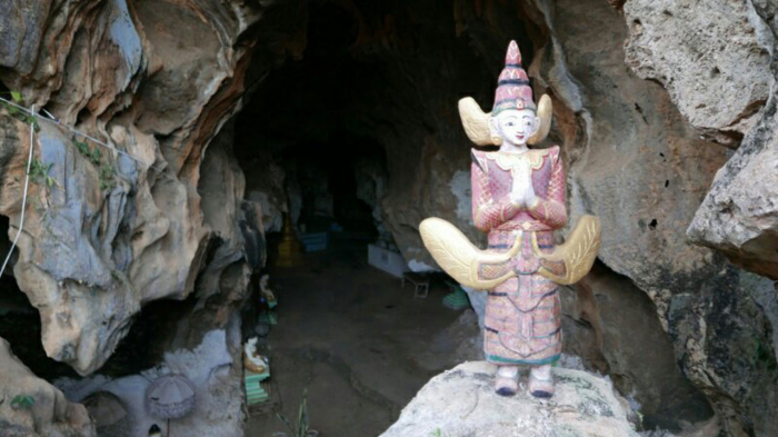 Htet Eain Gu Cave & Monastery_10