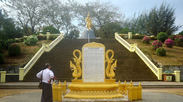 Statue of King Bayinnaung_2