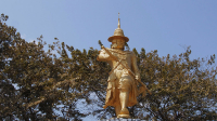 Statue of King Bayinnaung_3